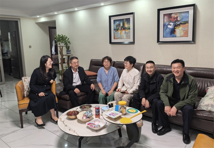 市監(jiān)理咨詢有限公司中秋節(jié)慰問退休老干部